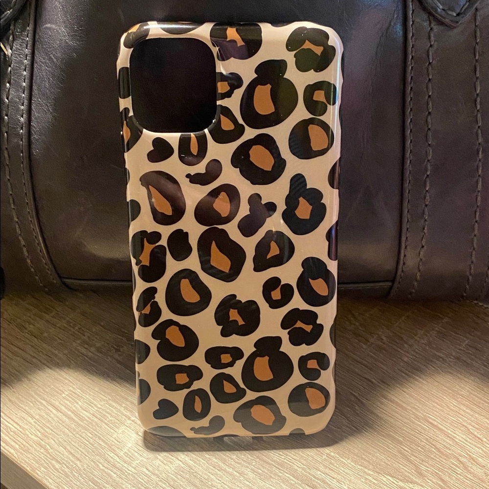 iPhone 11 Pro Max case leopard print shiny EUC